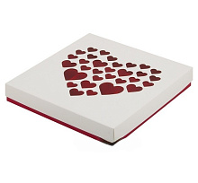 картинка Коробка для 16 конфет бело-красная с сердечками 200*200*30см от магазинаАрт-Я