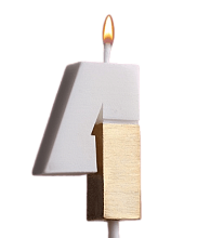 картинка Свеча в торт "Манхеттен", цифра "4", белая с золотом, 8 см от магазинаАрт-Я